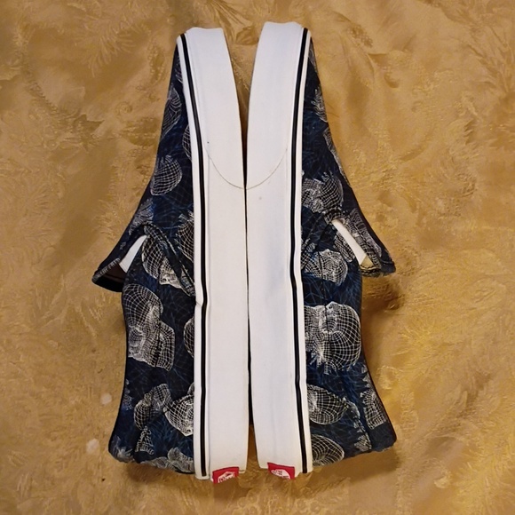 VANS RARE Black and White Skull Pattern Slip-Ons Women's 7.0 Men's 5.5 - Picture 11 of 14